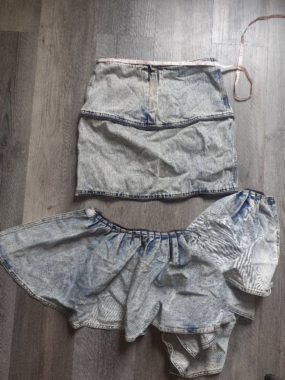 3 WOMEN'S VINTAGE JEAN SKIRTS + 1 FLORAL PRINT